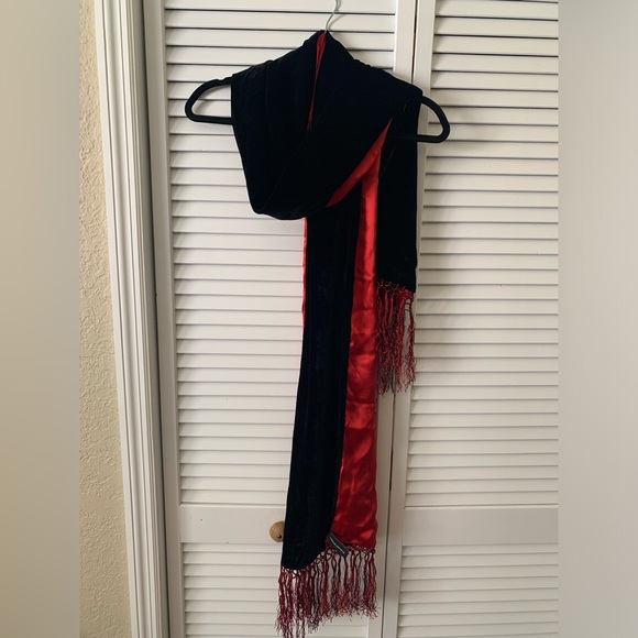 Valerie Stevens Black Velvet Red Silk Shawl/Wrap - Picture 2 of 8